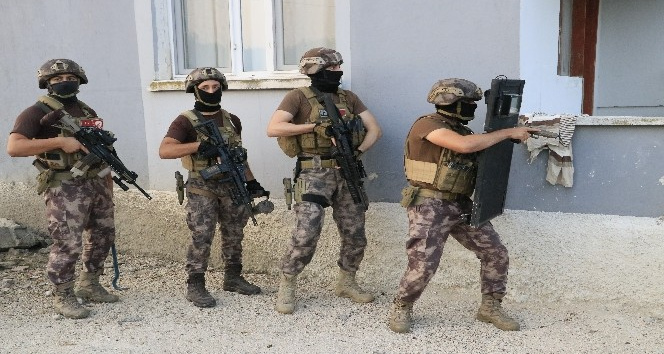 Adana'da suç örgütü operasyonu: 28 gözaltı